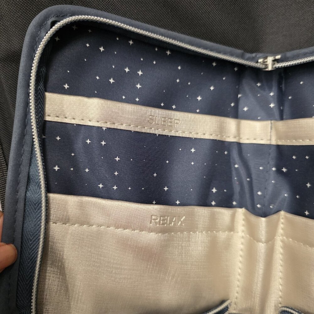 UNITED AIRLINES POLARIS Business Class Amenity Kit - Picture 5 of 10